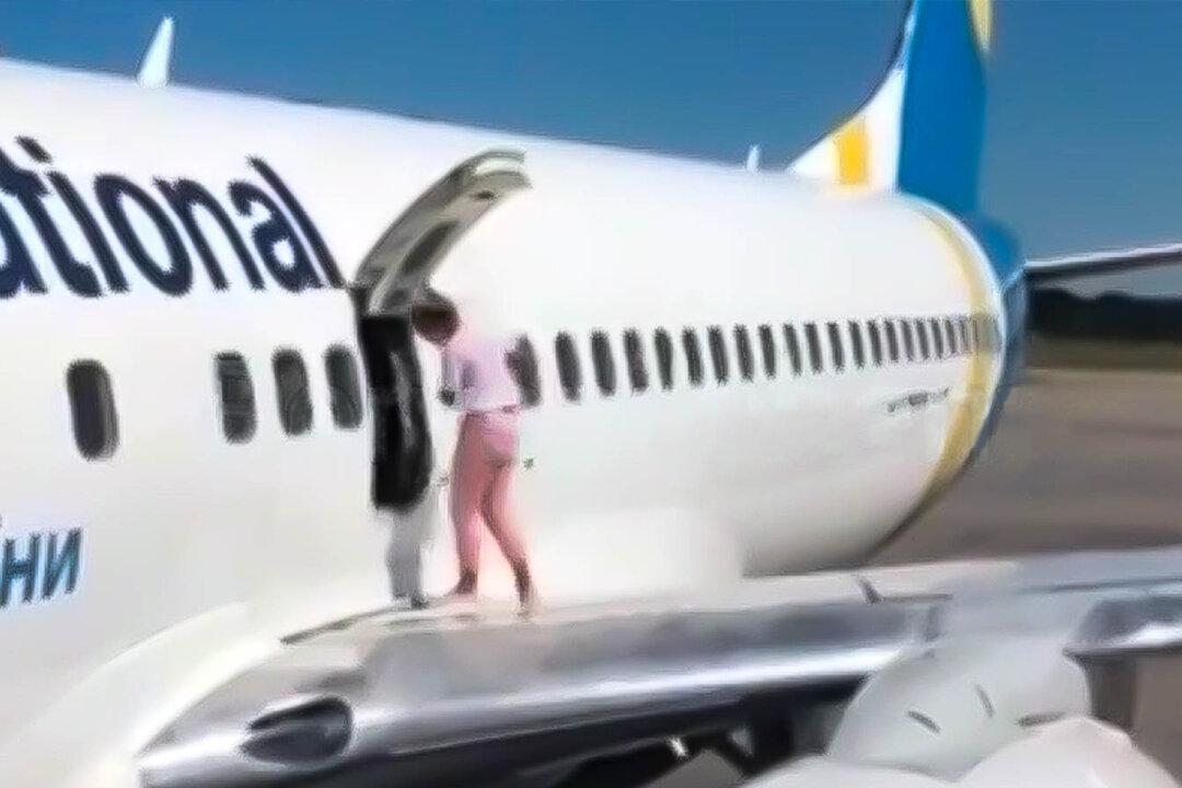 Video Shows Shocking Moment a Passenger Took a Walk on an Airplane Wing to Cool Off