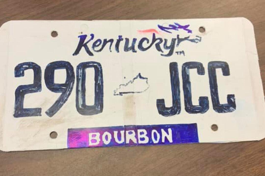 Kentucky Driver Failed to Fool Police Officers With Hand-Drawn License Plate