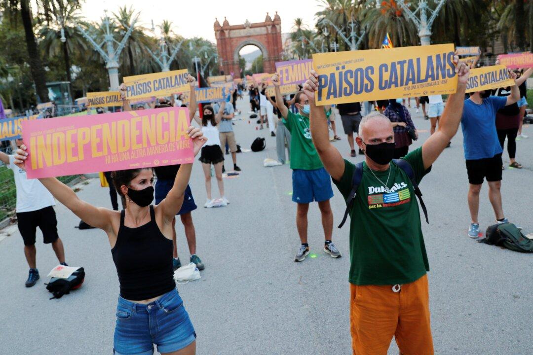 Catalans Rally for Independence Despite Health Warnings