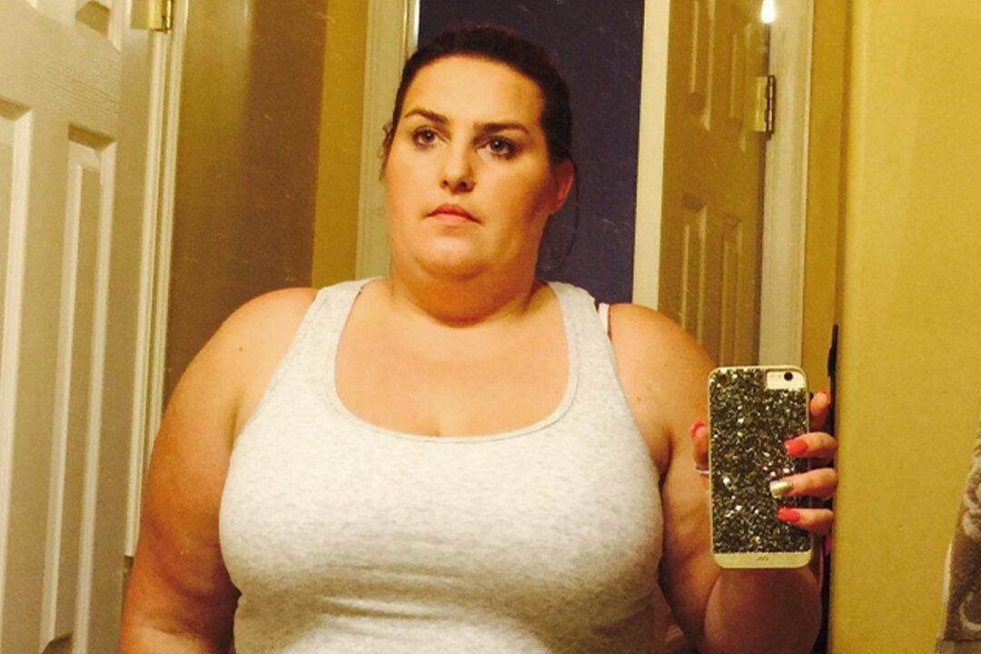 Obese Woman Fulfills Promise to Late Dad by Losing More Than Half Her Weight