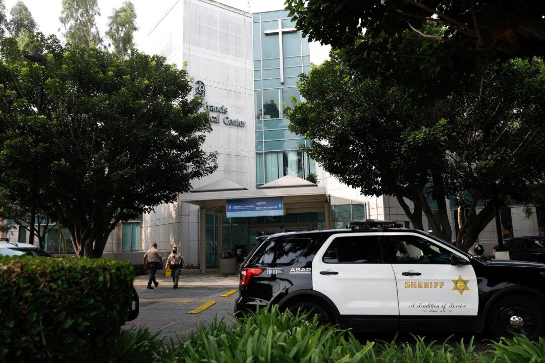 Los Angeles Mayor Calls Protests Near Hospital Treating Wounded Deputies ‘Abhorrent’