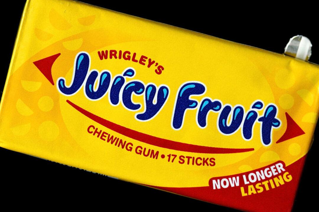 Kind WWII Vet Known for Handing Out Gum Will Have Casket Painted Like Pack of ‘Juicy Fruit’