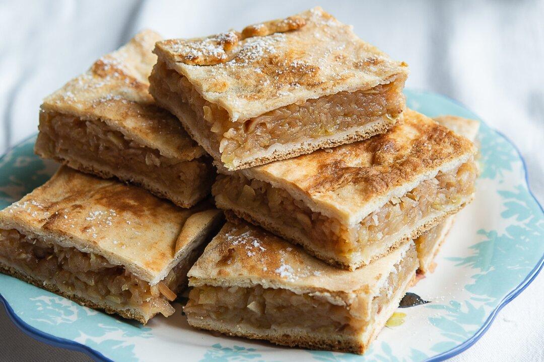 Romanian Apple Pie (Placinta cu Mere)