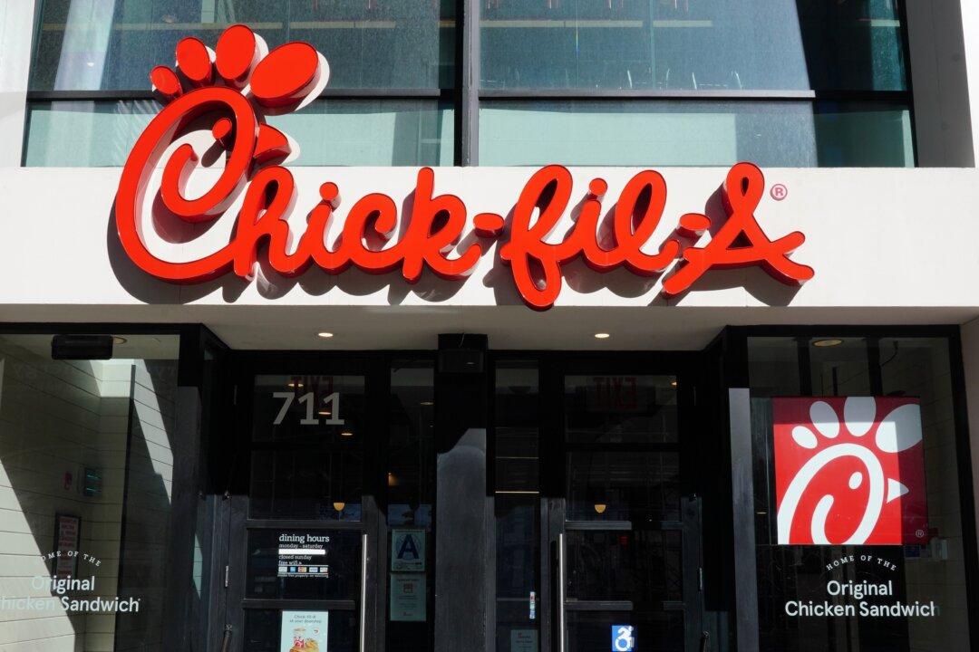 ‘This Is War’: Sen. Lindsay Graham Slams Bill That Would Force Chick-fil-A to Open Sundays