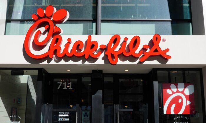 Customers Heartwarmingly Rally Behind Chick-fil-A That Is Shuttering Its Doors Amid Labor Shortages