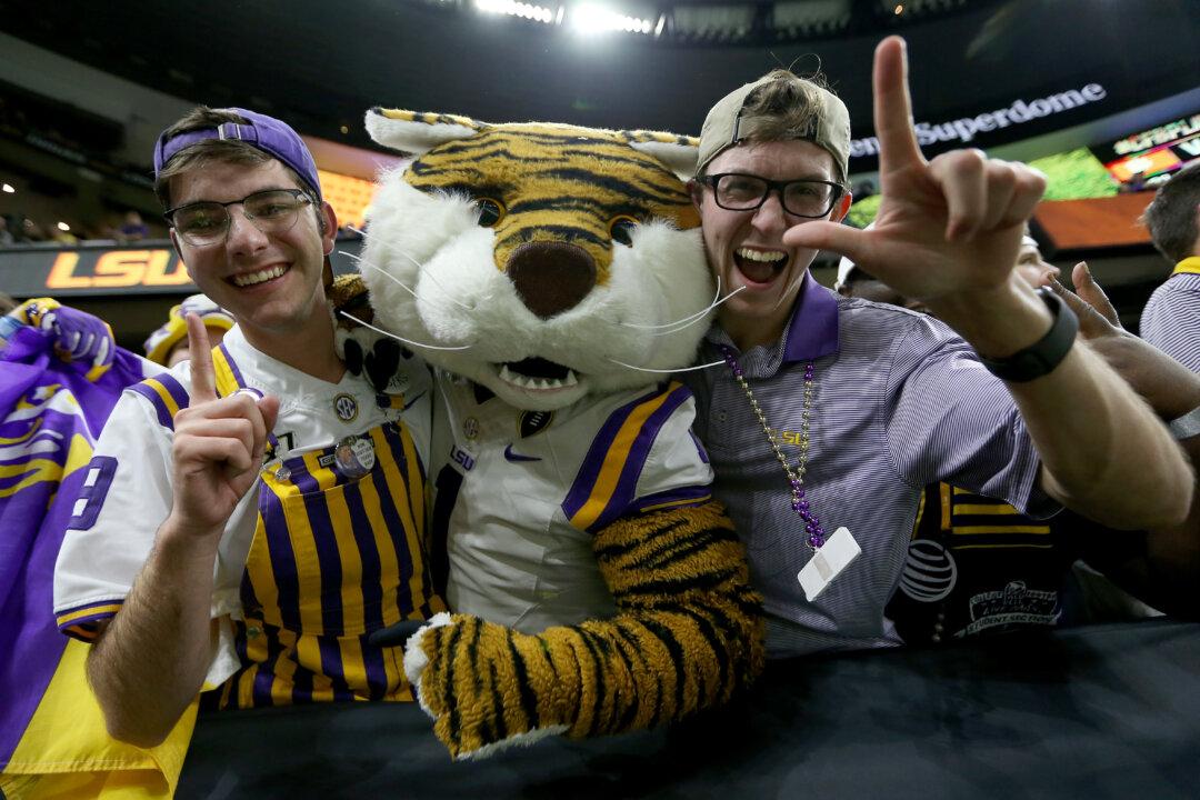 LSU to Prioritize Football Tickets for Students Who Get Tested for COVID-19