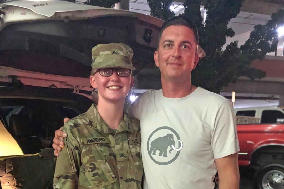 17-Year-Old Completes Combat Training Course, Aims to Become Army Medic Like Her Dad