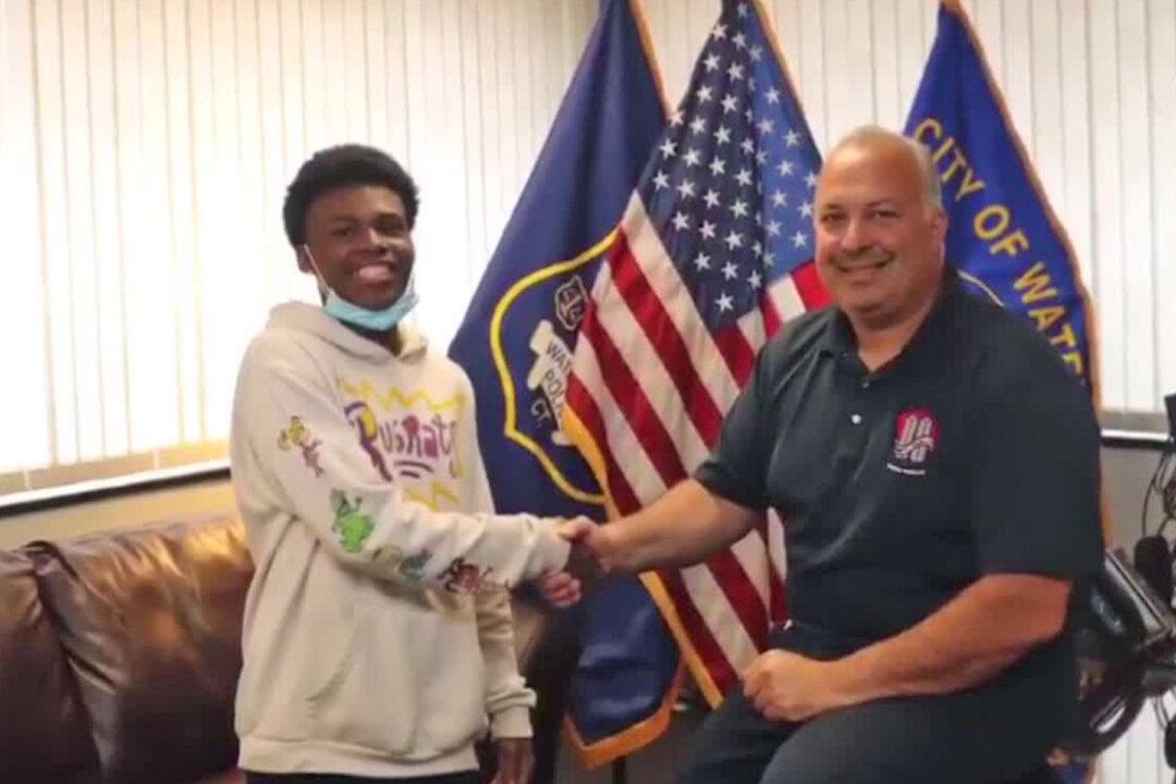 Brave Teen Saves the Lives of a Mom and Three Children by Pulling Them From a Burning Car