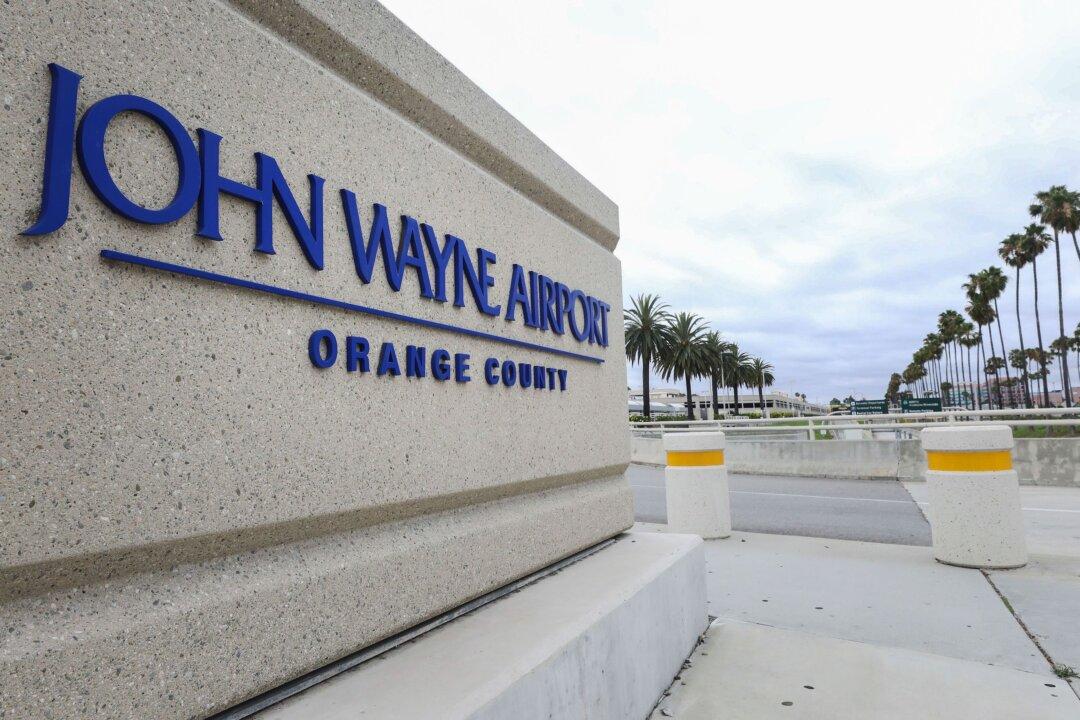 Complaints Erupt as OC Finalizes Leases for Small Plane Service at JWA