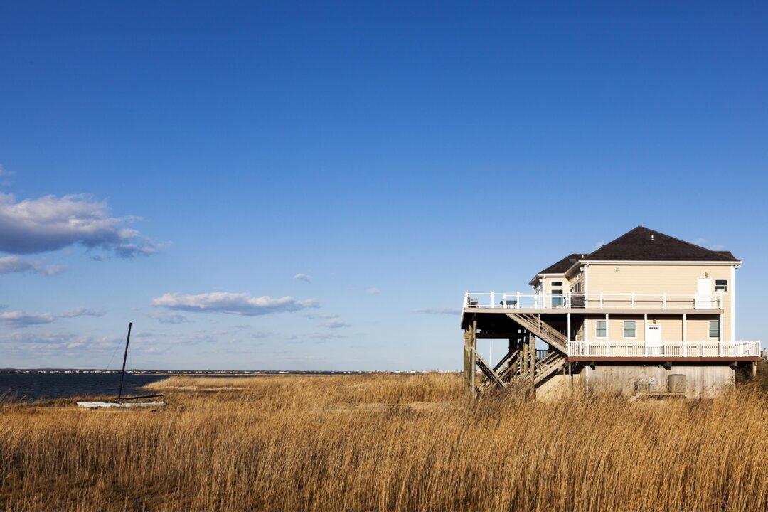 COVID Exodus Fills Vacation Towns With New Medical Pressures