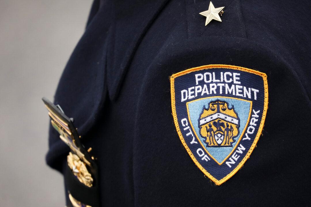 NYPD Cop With No Chance Beats COVID-19 After Almost 6 Months in Hospital: ‘I Feel Blessed’