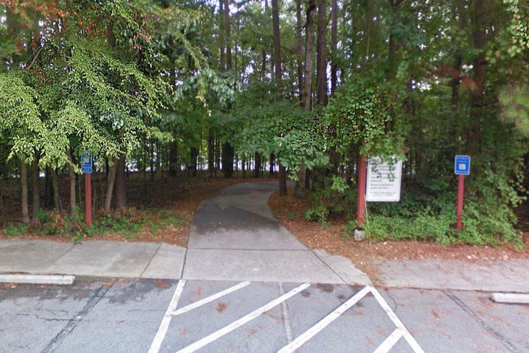Georgia Middle School Teacher, 45, Drowns in Lake Trying to Save 9-Year-Old Daughter