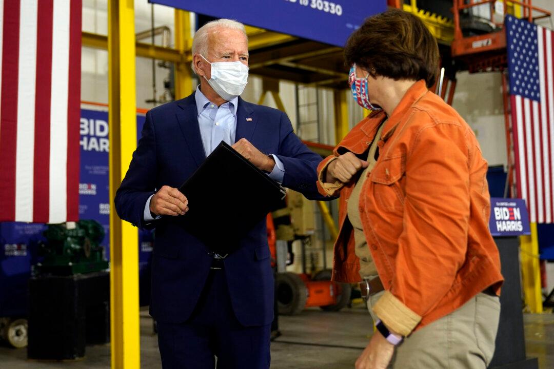 Sen. Klobuchar Touts Bipartisanship in Discussion With Former Sen. Rob Portman