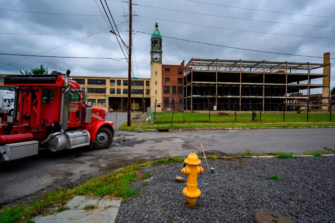 Jobs and Economy Most Important Election Issue in Rust Belt States: Poll