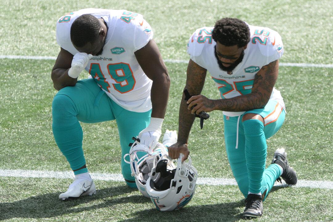 NFL Coach Mike Ditka to Kneeling Players: ‘If You Can’t Respect This Country, Get Out’