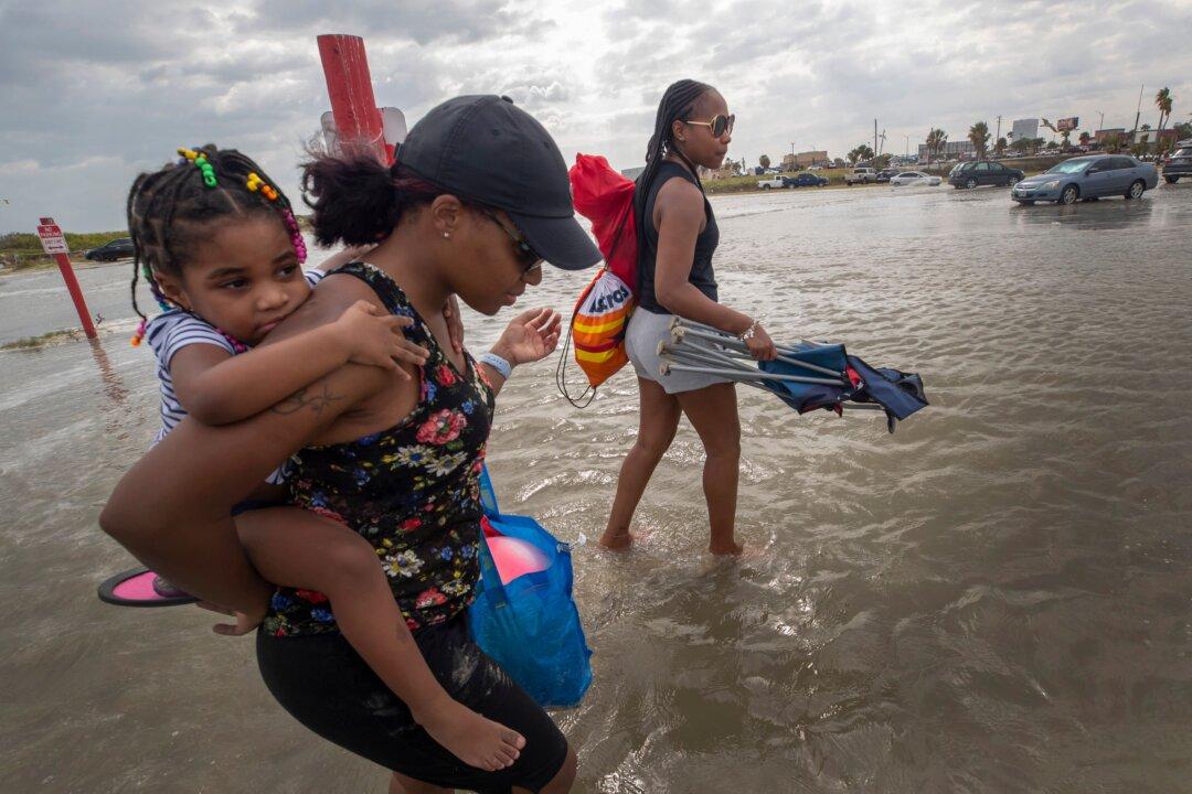 Tropical Storm Beta Churns Slowly Toward Texas and Louisiana