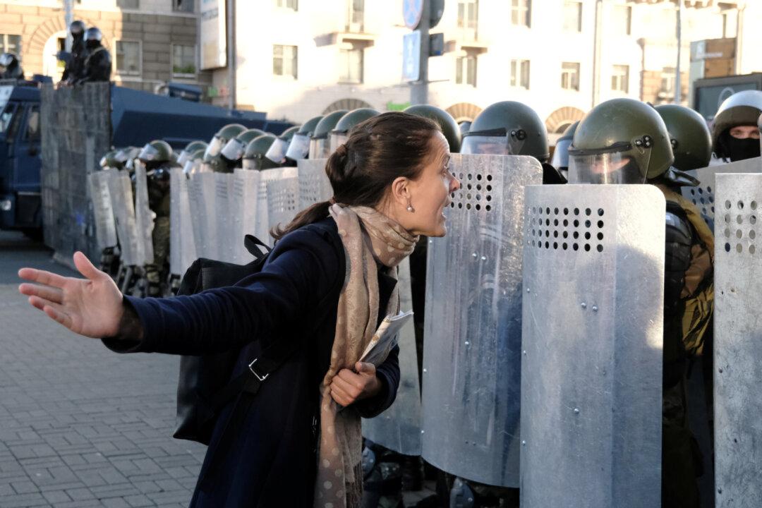 Belarus Mass Rallies, Police Data Leak Keep Pressure on Lukashenko