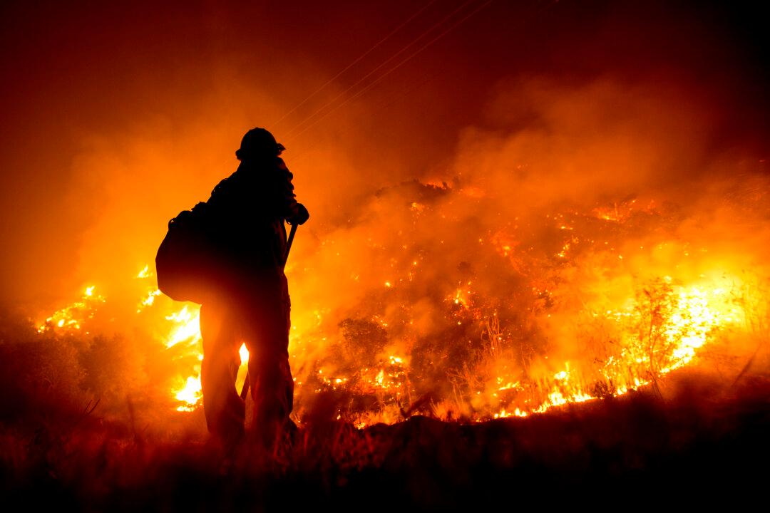 California Wildfire Likely to Grow From Wind, Low Humidity