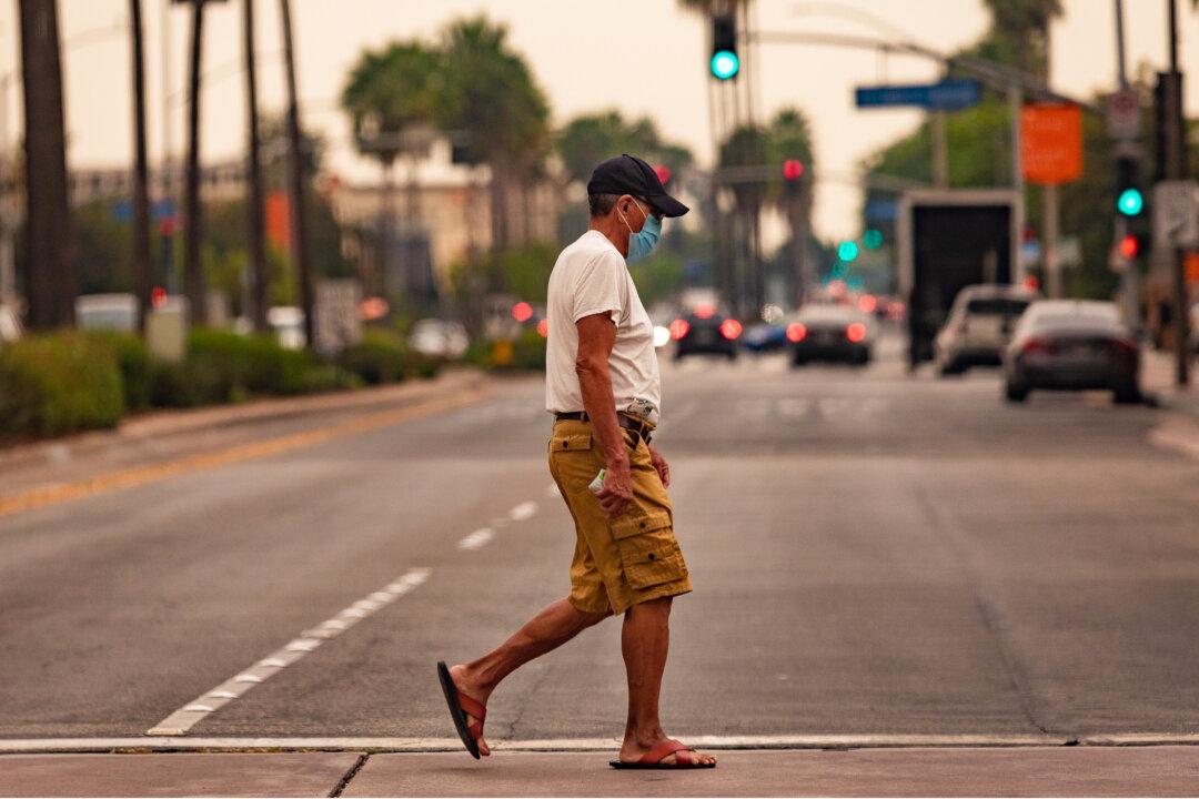 COVID-19 Rate Falling in LA County, Prompting Reconsideration of Mask Mandate