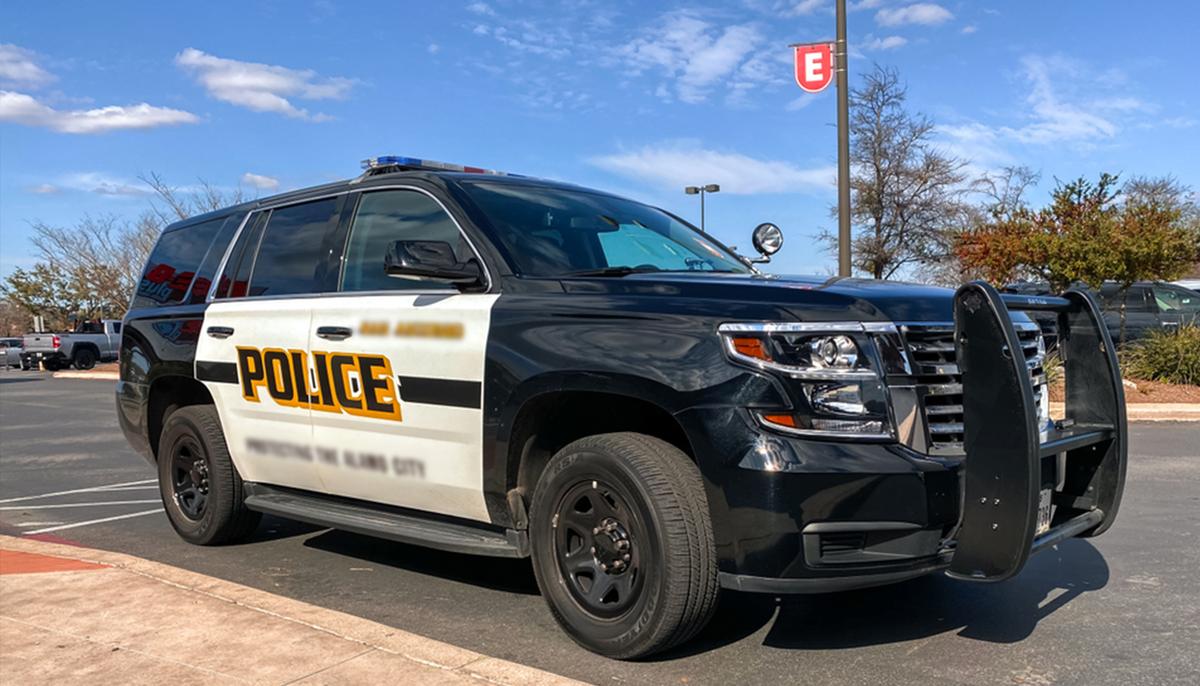 Store Raises ‘Biggest Thin Blue Line Flag in Texas’ in Support of Law Enforcement