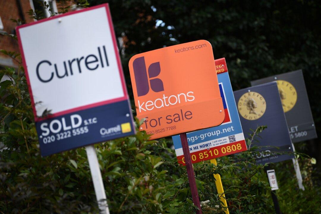 ANALYSIS: 8 Reasons Why Flat Prices Grew Slower Than Houses