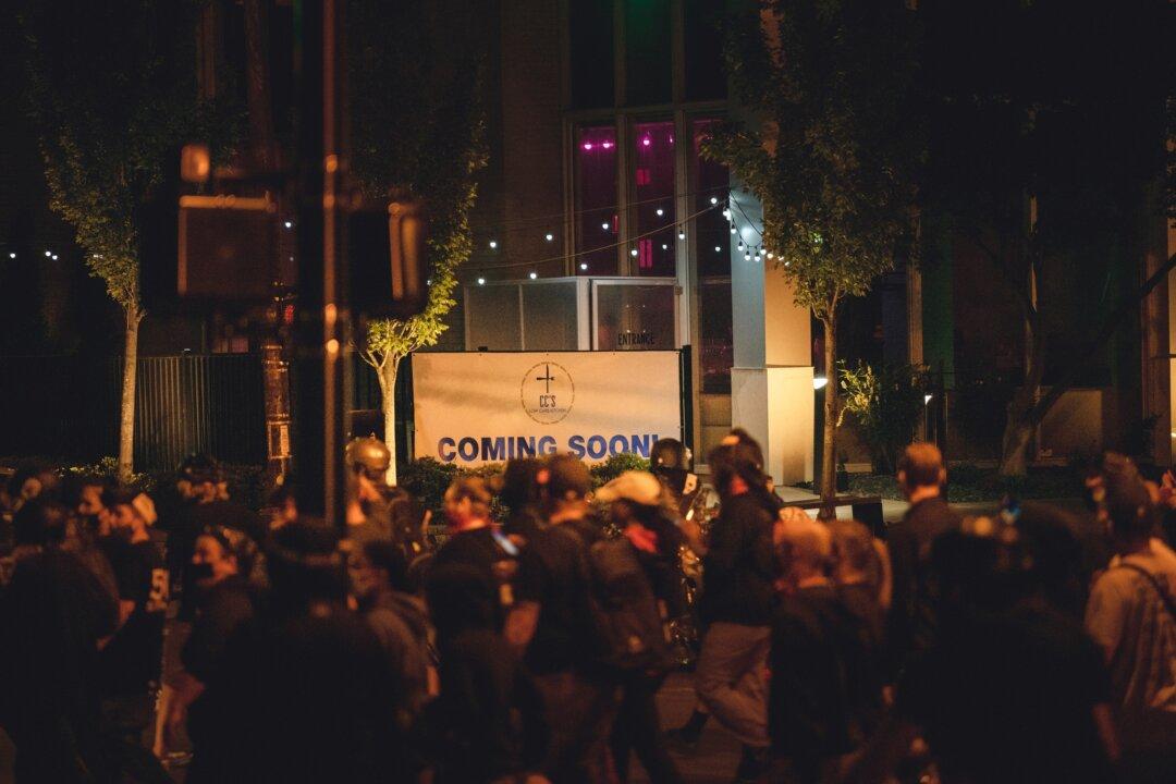 Daily Caller Publisher Threatens to Sue Louisville Police for Charging Reporters