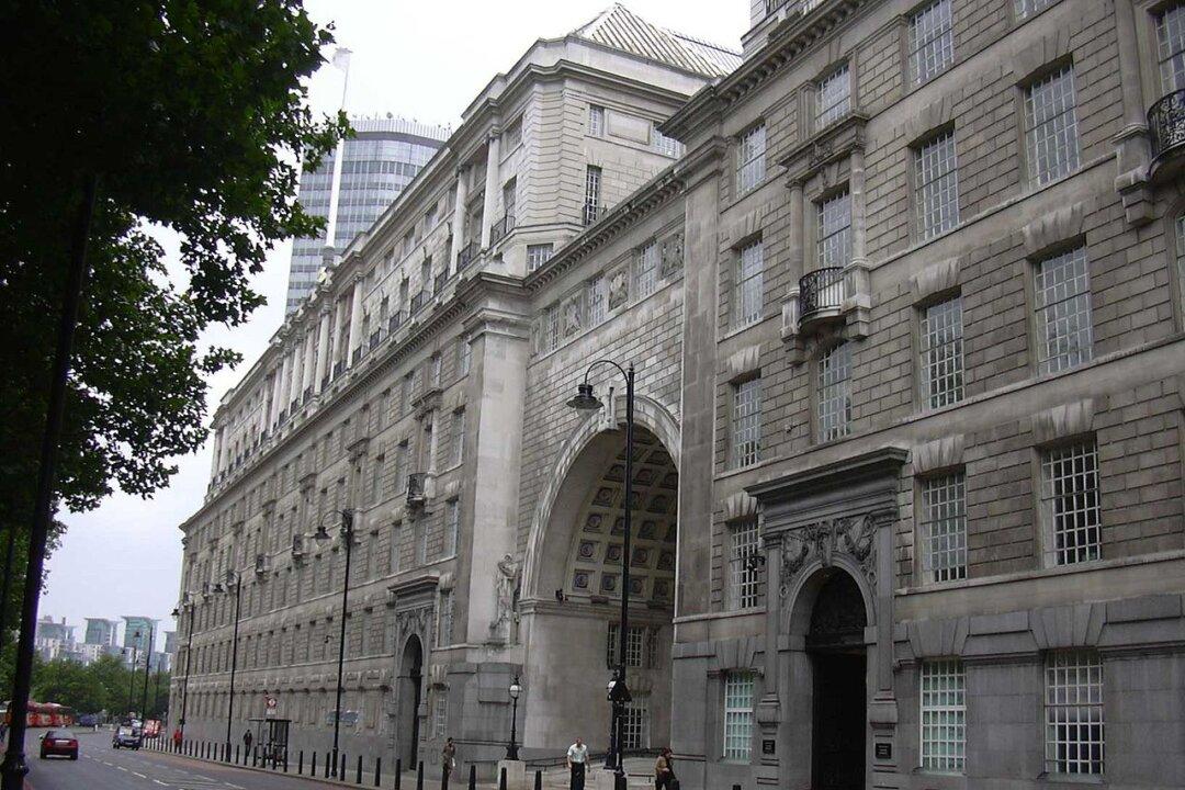 Critics Challenge New UK Bill Authorizing Lawbreaking by MI5, Police Informants