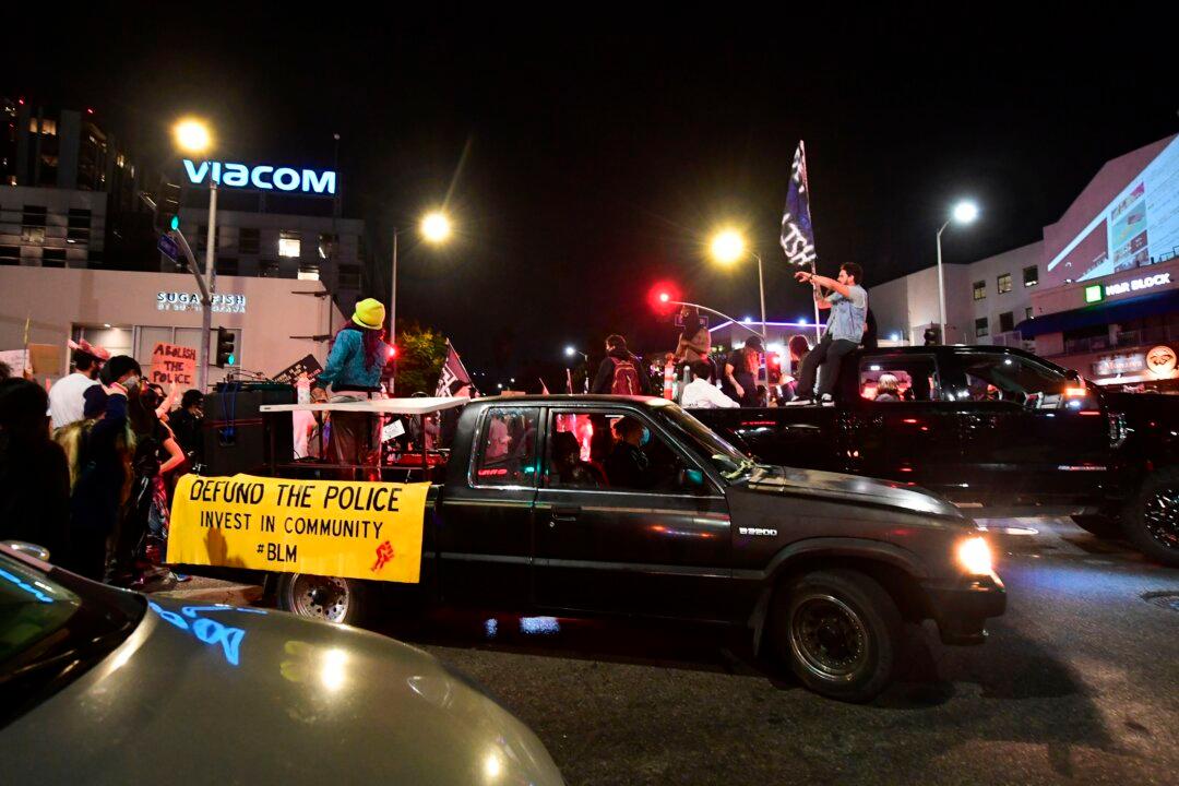 Protesters Attack Multiple Drivers in Los Angeles: Police