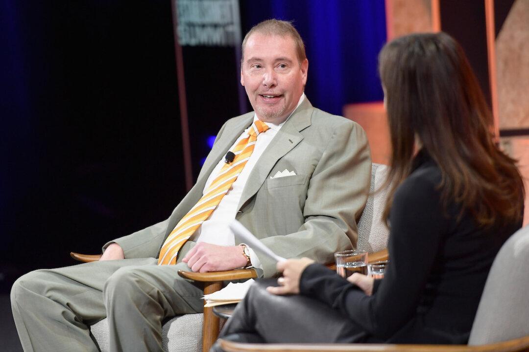 Billionaire Jeffrey Gundlach Suggests He’s Contemplating Leaving California Over Taxes