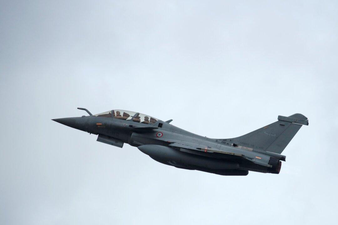 French Jet’s Sonic Boom Shakes Paris, Disrupts Tennis