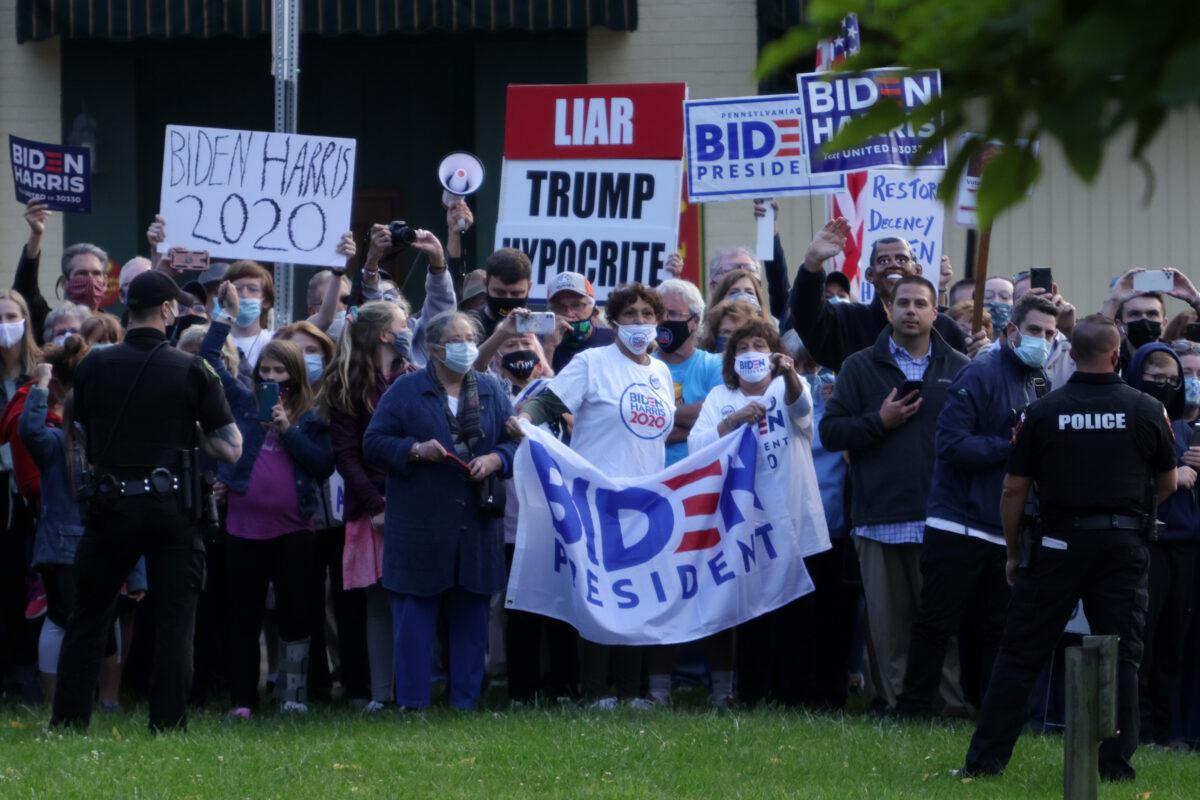 Supporters wait for Democratic U.S. presidential nominee Joe Biden outside Latrobe Train Station in Latrobe, Penn., on Sept. 30, 2020. (Alex Wong/Getty Images)