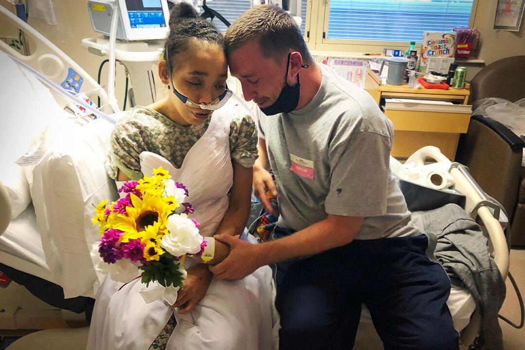 Woman Dying of Cancer Fulfills Last Wish to Marry Boyfriend in Hospital Despite COVID Restrictions
