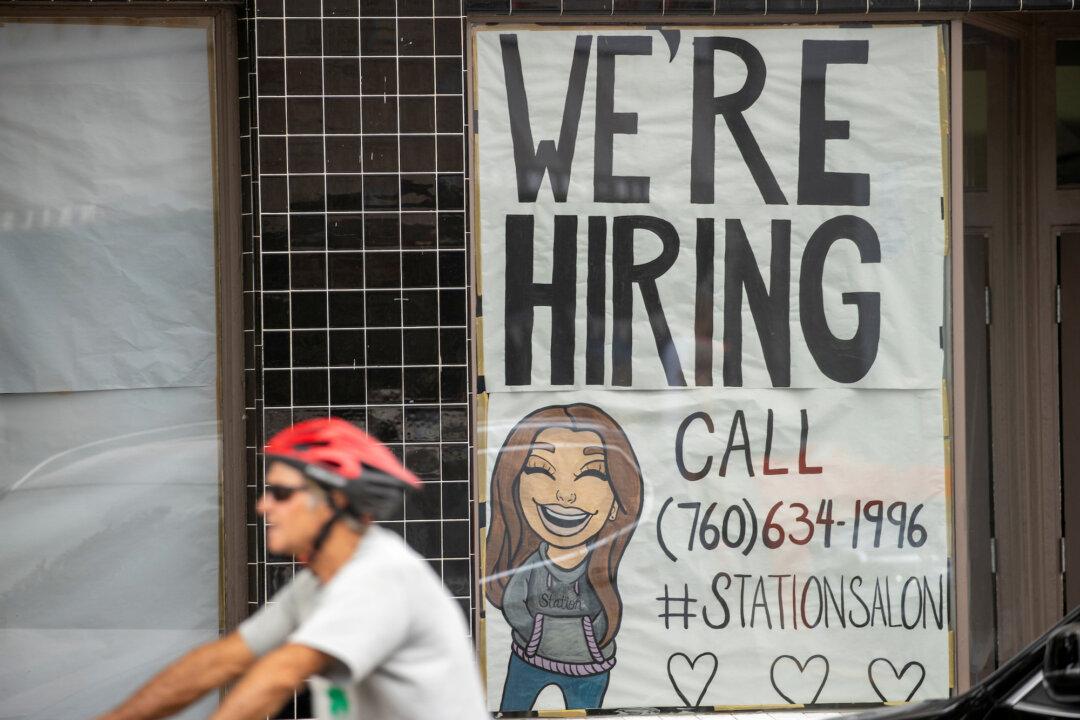 US Economy Adds 661,000 Jobs in September; Unemployment Falls Below 8 Percent