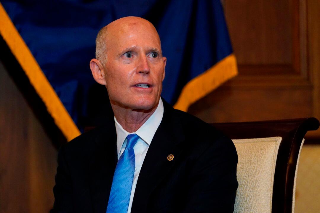 Senate Republicans Introduce Bill to End Biden’s Vaccine Mandate for International Truckers