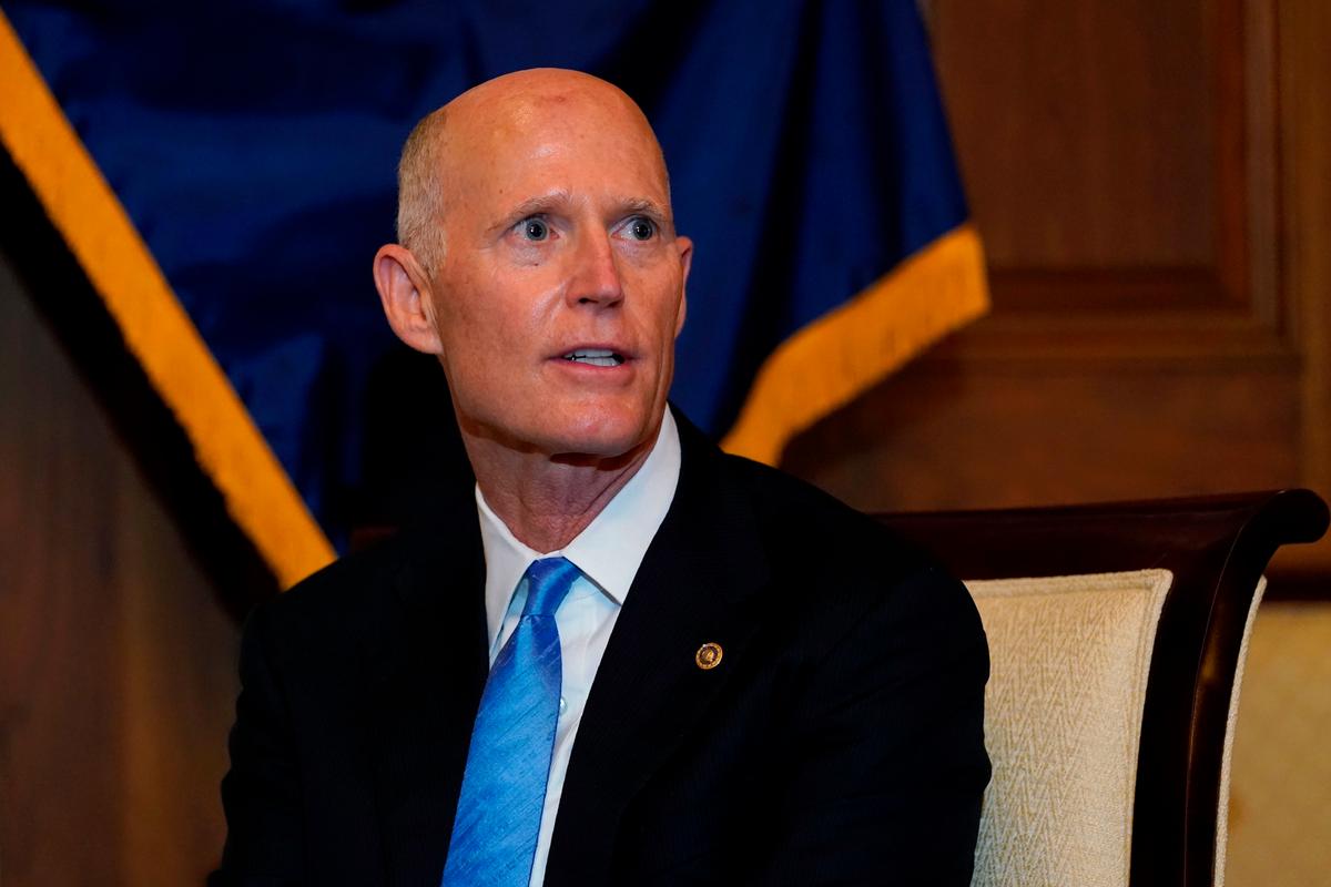 Senate Republicans Introduce Bill to End Biden’s Vaccine Mandate for International Truckers