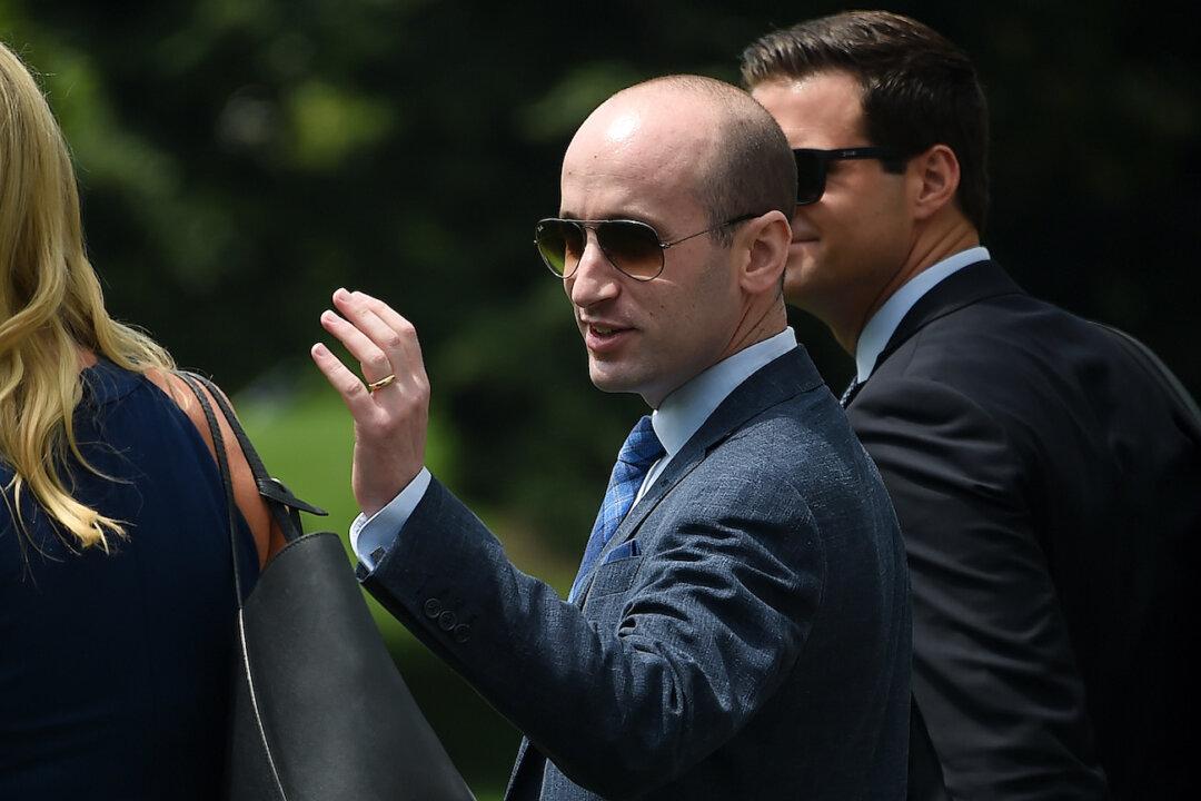 Trump to Tighten Immigration, Entry Standards if Reelected, Senior Adviser Says