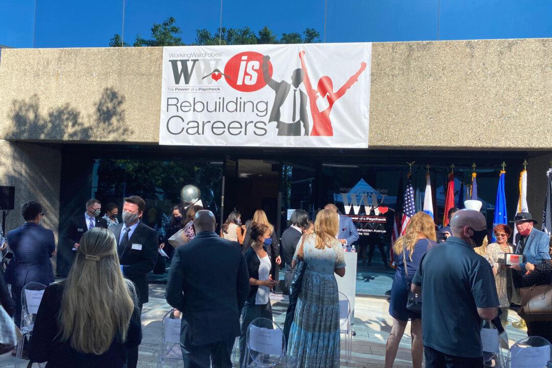 Program Helps Low-Income Seniors Find Professional Success