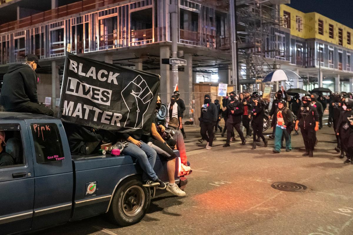 Police Disperse Rioters From Federal Building in Portland