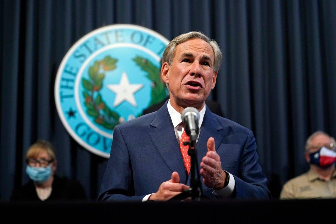 Texas Gov. Abbott Says Intercepted Fentanyl at US Border Saw 800 Percent Increase