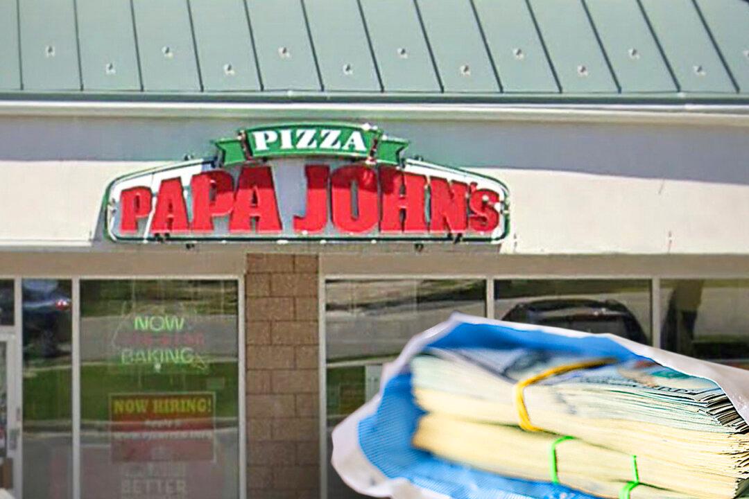 89-Year-Old Papa John’s Pizza Deliveryman Gets $12,000 Tip From Caring Community