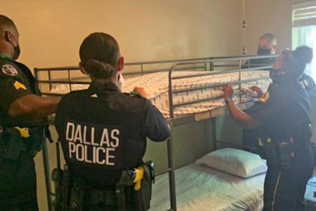 Toddler Catches Cops’ Attention, Leads to Help for Mom Who Fled Domestic Abuse