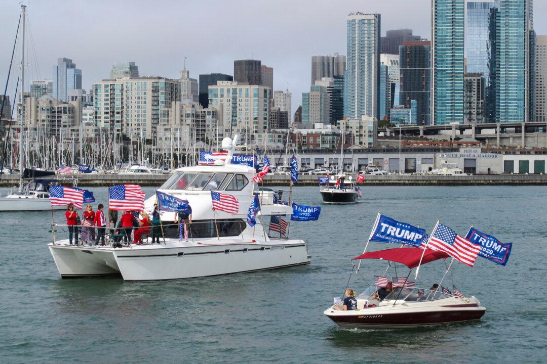 Trump Boat Parade Draws Hundreds in San Francisco