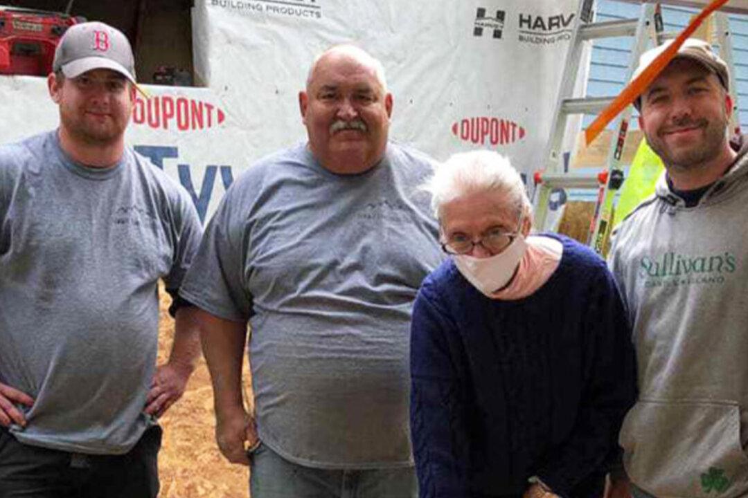 Kind Electrician Sparks Community Effort to Rebuild a 72-Year-Old Woman’s Run-Down Home