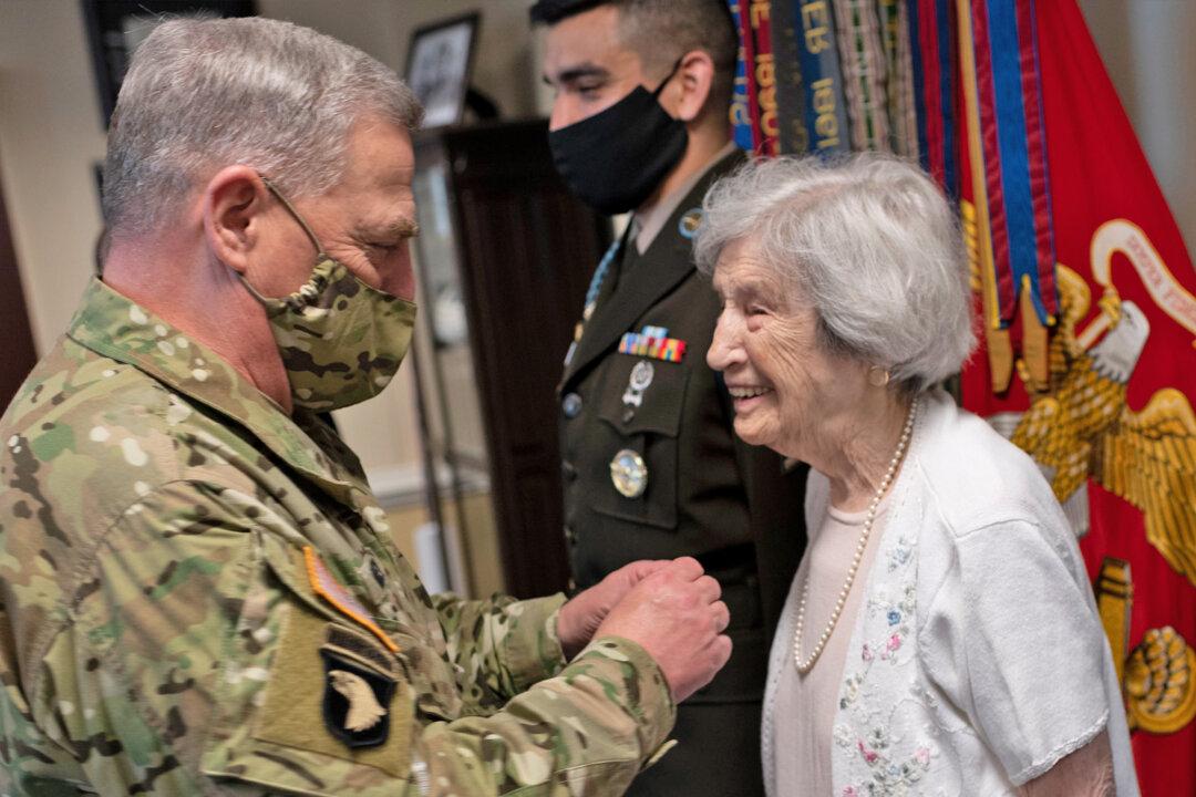 ‘Fearless’ Veteran Army Nurse Turns 100, Shares Memories of World War II