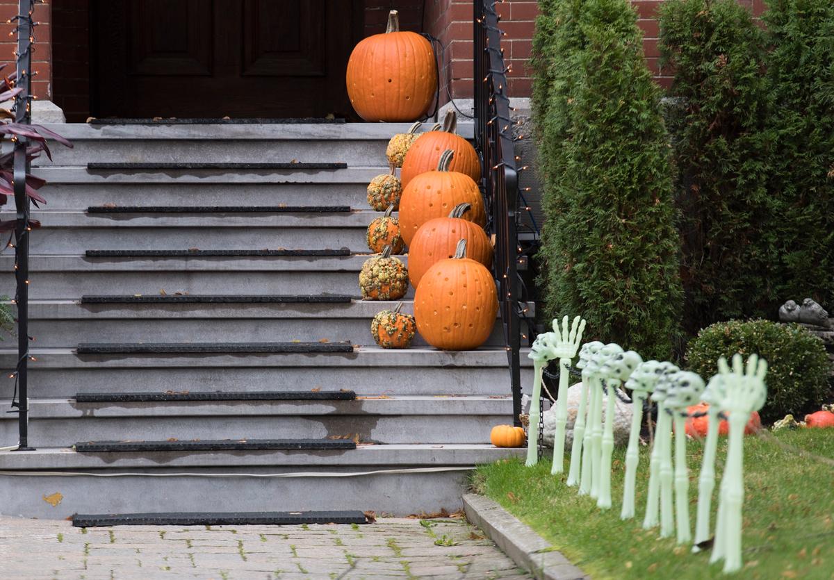 Mask, Pool Noodle, and Hockey Stick: New Tricks for Trick-or-Treating Amid Pandemic