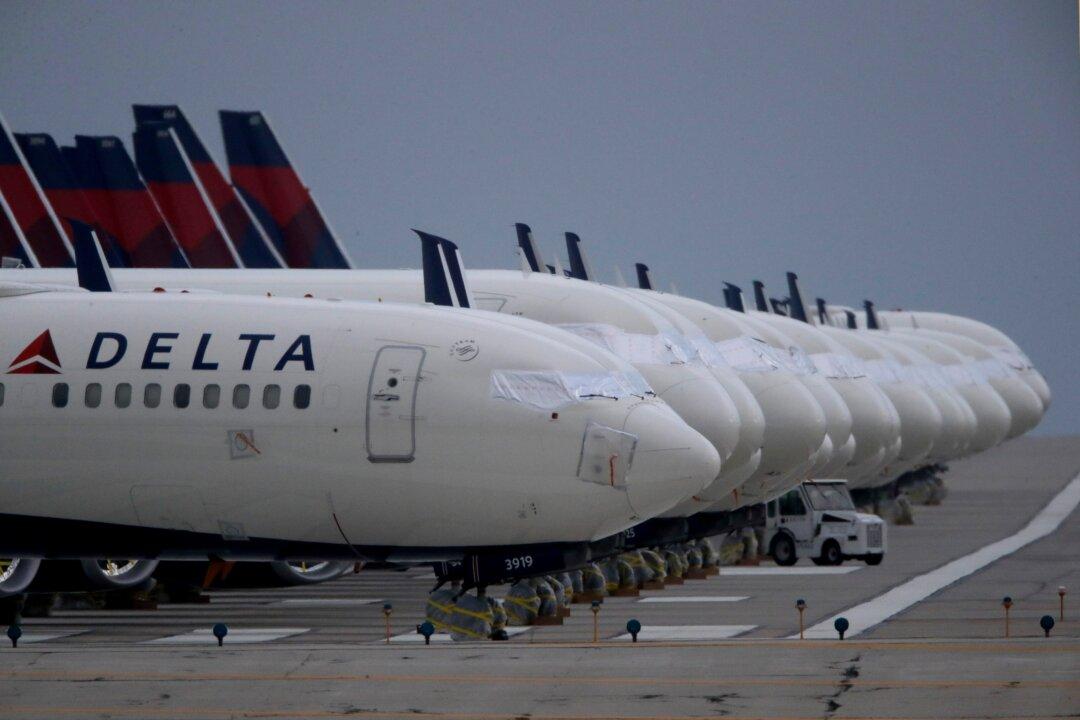 Delta Air Lines to Give Employees $1,250 Bonus in February Despite Tumultuous Year, Losses in 4th Quarter