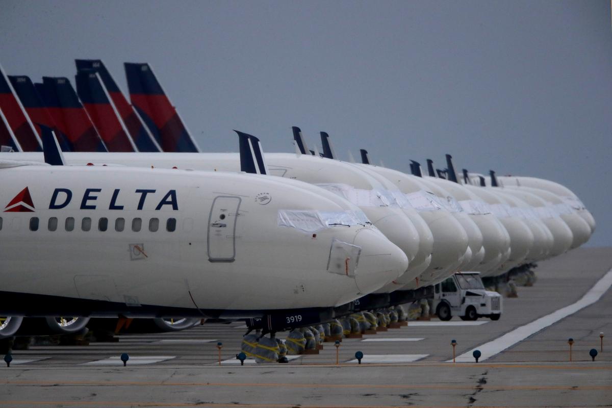 Delta Air Lines to Give Employees $1,250 Bonus in February Despite Tumultuous Year, Losses in 4th Quarter