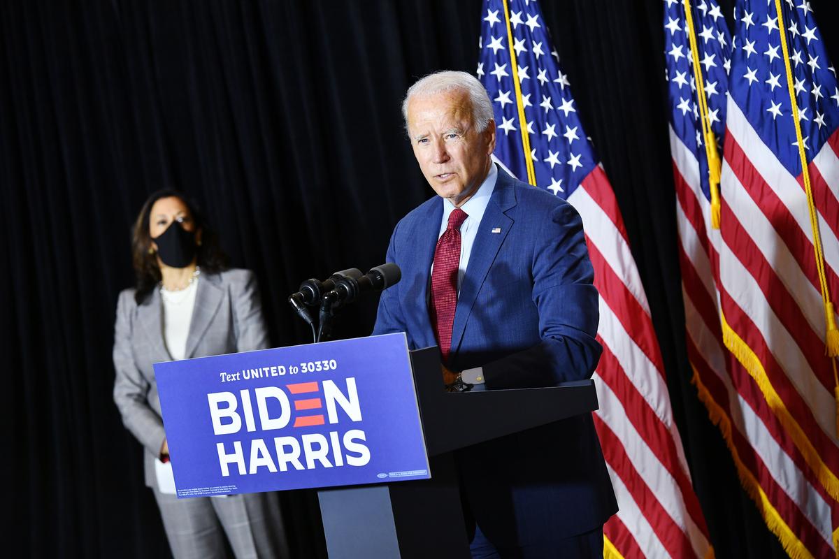 Biden Pens Article in US-Based Chinese Newspaper, Rallying Chinese-American Voters