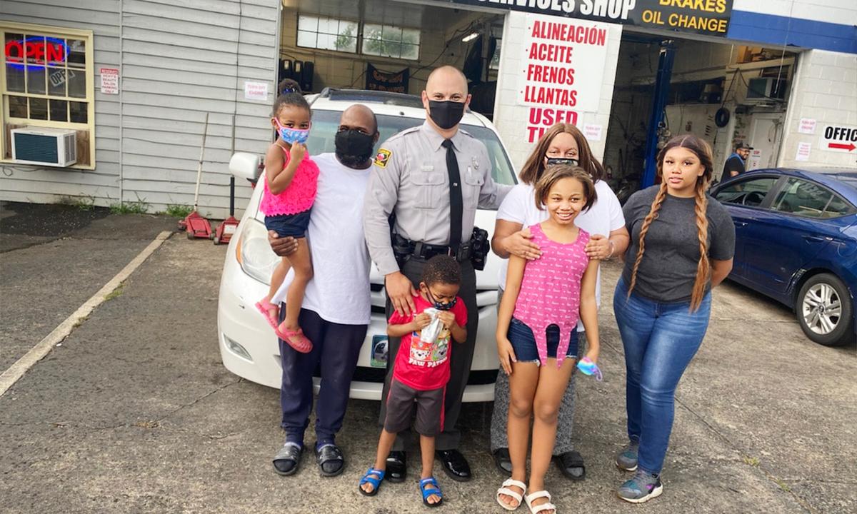 State Trooper Helps Family of 6 Stranded on Highway, Buys Tires, Gas, Food With Own Money