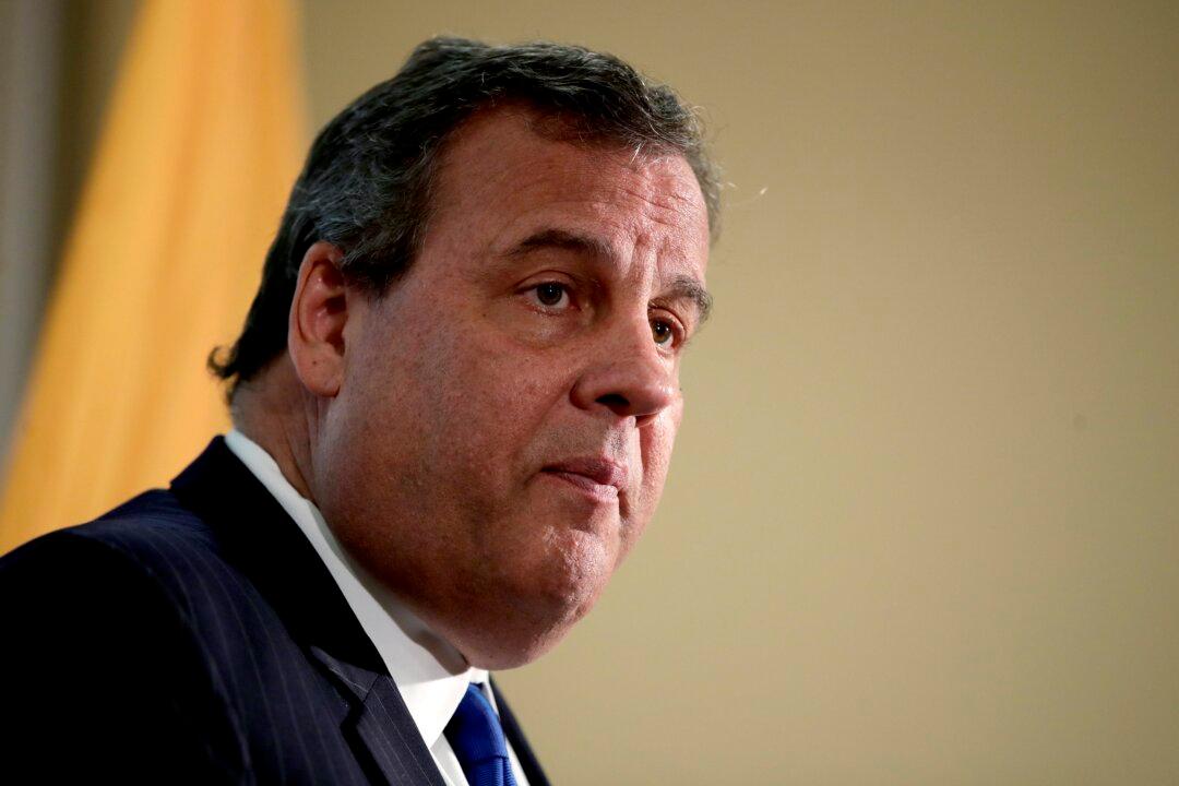 Christie Calls Not Wearing Mask in White House a ‘Mistake’ After Spending Week in ICU